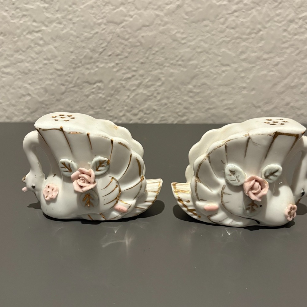 Royal Japan Vintage Salt & Pepper Shaker Set - Picture 3 of 10